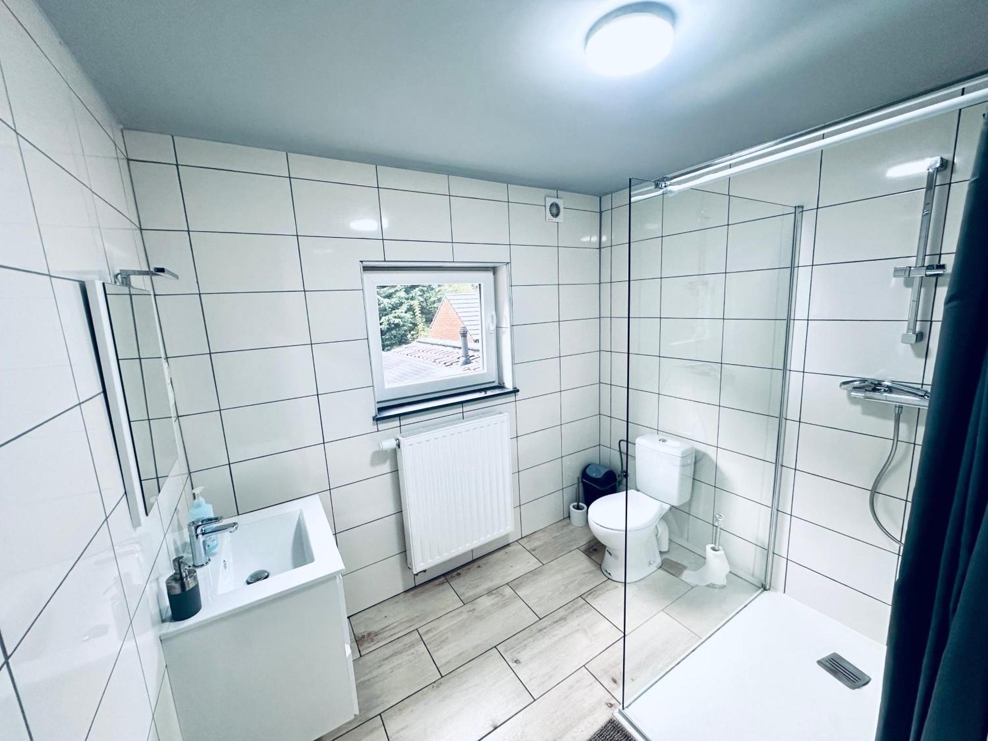 Chambre Et Sdd Privees Dans Une Maison Partagee Avec Des Residents Mons Exterior photo