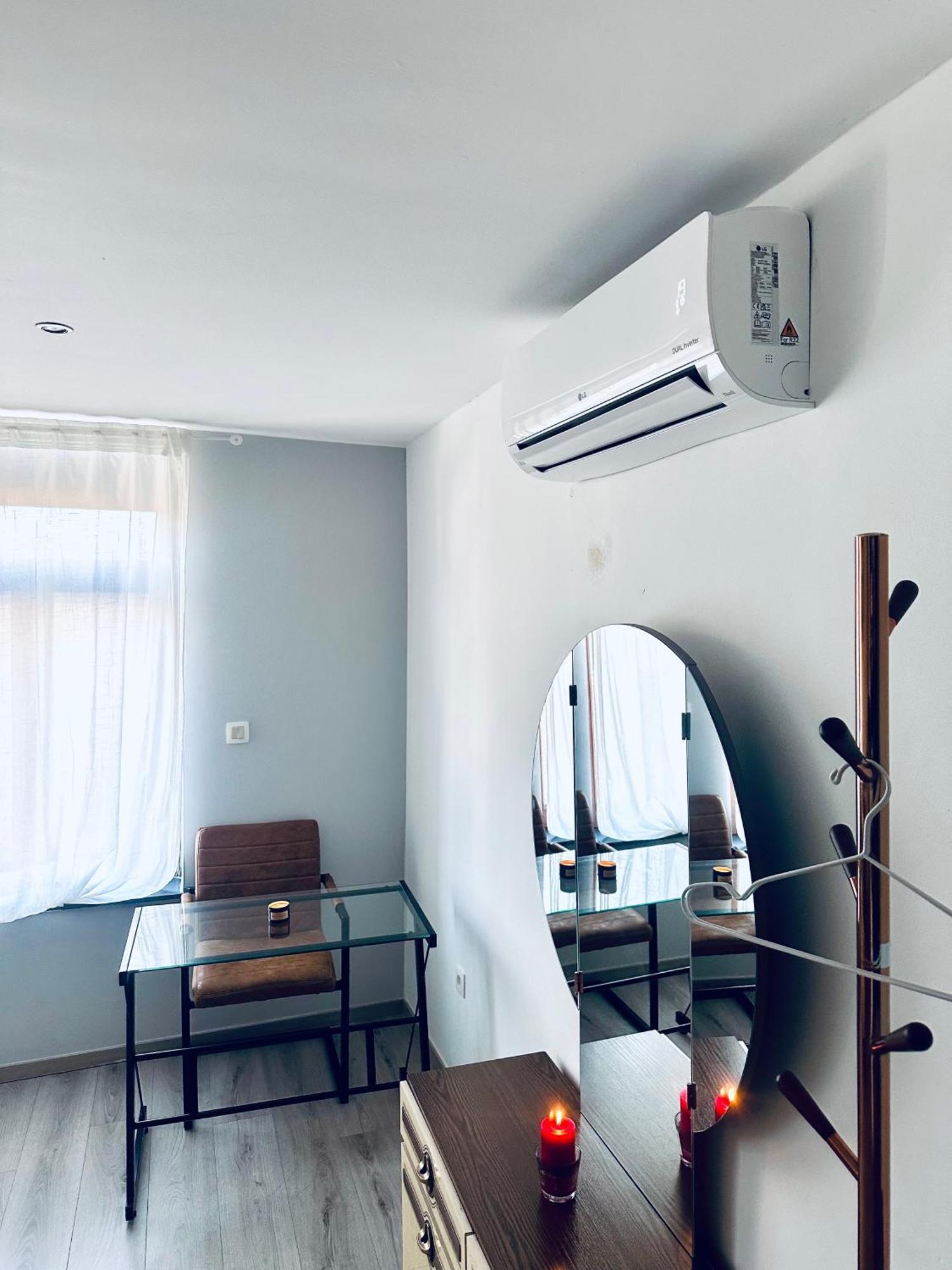 Chambre Et Sdd Privees Dans Une Maison Partagee Avec Des Residents Mons Exterior photo
